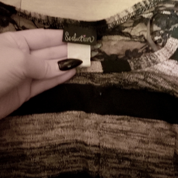 Lace Striped Lace Knot Top - Picture 2 of 2